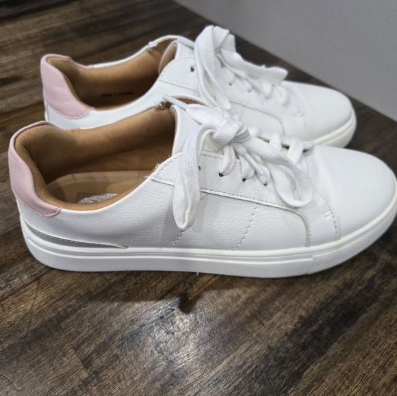 DV By Dolce Vita Anibel Court Sneakers - Picture 4 of 9